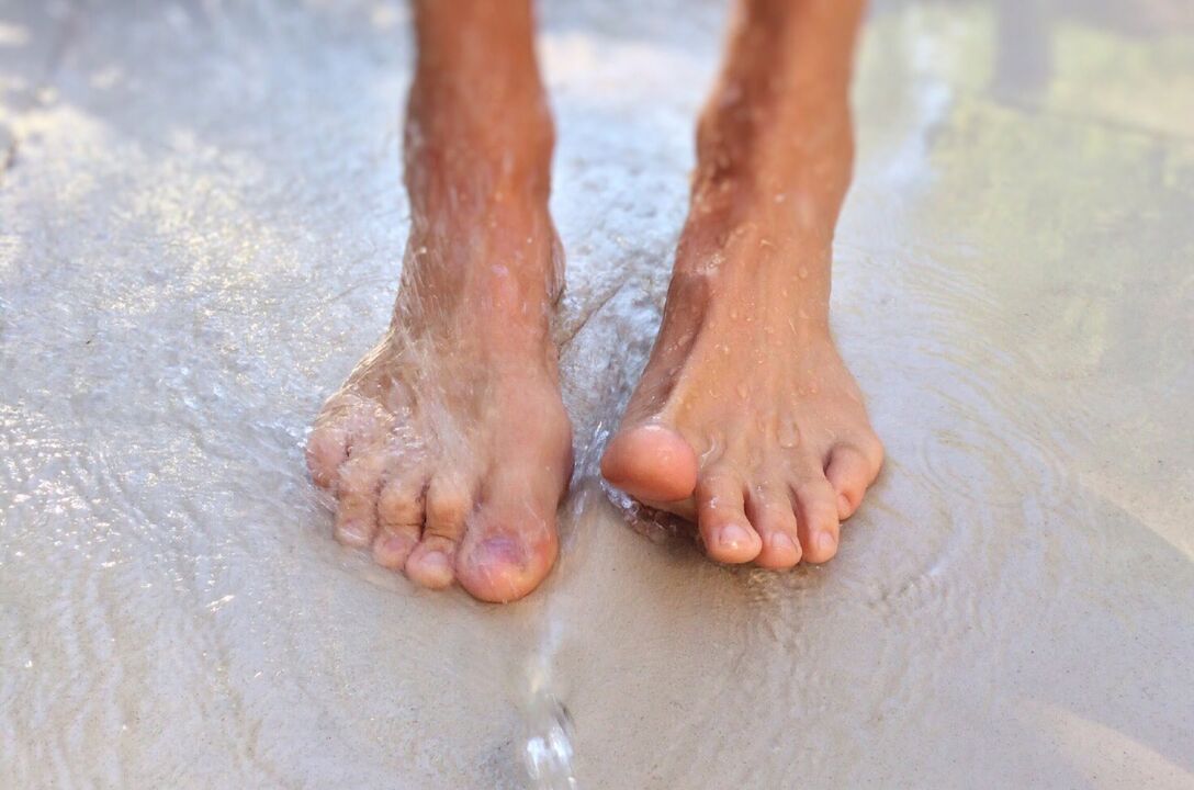 walking barefoot as a way to contract fungus